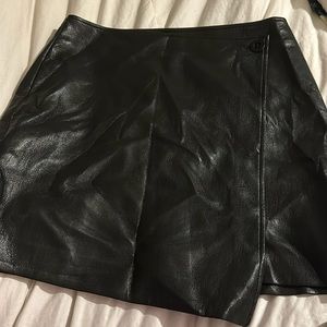 Aritzia babaton mini skirt